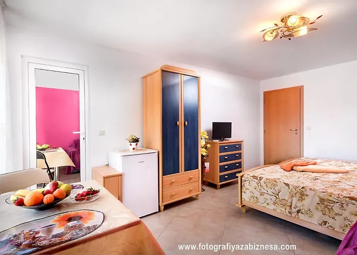 далия - Νεσέμπαρ