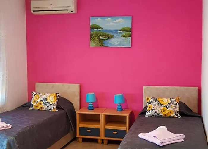 Πανσιόν далия - Νεσέμπαρ